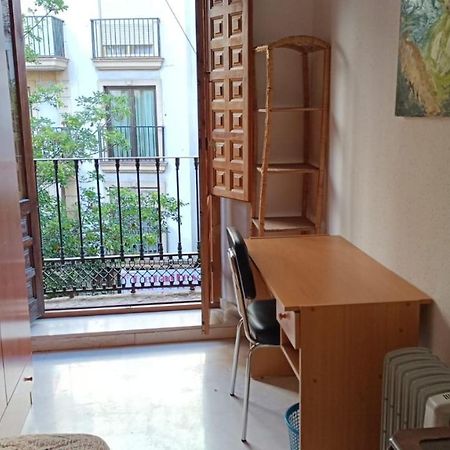Single Room In Center Of Granada Bagian luar foto
